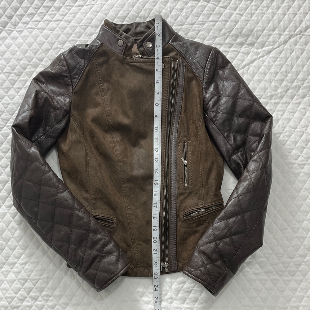 Danier Genuine Leather Two-Tone Jacket with Quilted Sleeves•Size 3XS• - Picture 9 of 9